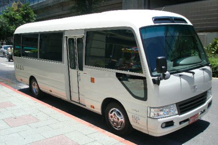 【台湾・台北・送迎車】《往復専用送迎》桃園国際空港⇔ホテル（中型・日本語ガイドオプションあり）