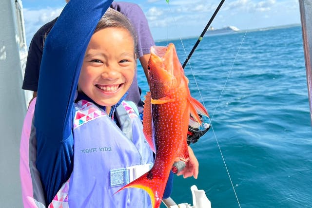 【沖縄・宮古島・魚釣り】 初心者大歓迎！家族で手ぶらで魚釣り 南国ならではのカラフルなお魚をゲット