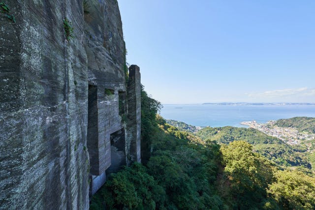 【千葉・鋸山・ウォーキング】鋸山はまるで古代遺跡の世界！「房州石石切の歴史と遺構」をご案内するウォーキングツアー