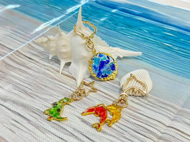 木製十字架と羽根の携帯ストラップ （すべての行き先、手作り 