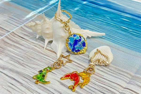 沖縄・那覇・キーホルダー作り】当日予約OK！無料パーツ多数！琉球