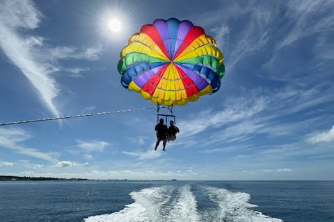 【沖縄県・石垣島】【90分】石垣島の雄大な海の上を散歩しよう！150ｍのパラセーリング体験で非日常を味わおう★乗船のみも可能なので小さなお子様連れの方も安心！【ファミリー・カップルにもおススメ！】