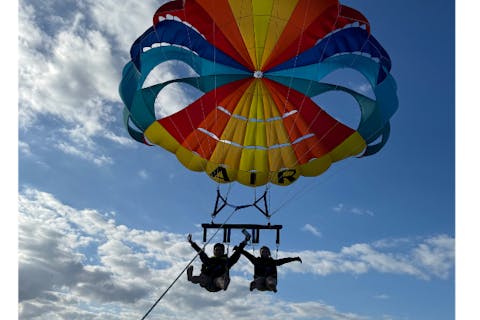 【沖縄県・石垣島】【90分】石垣島の雄大な海の上を散歩しよう！100ｍのパラセーリング体験で非日常を味わおう★乗船のみも可能なので小さなお子様連れの方も安心！【友達・カップルにもおススメ！】