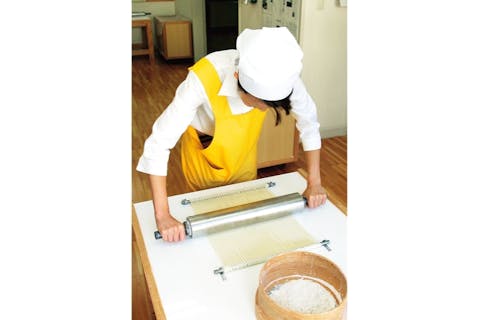 【秋田・湯沢・手づくりうどん体験】「稲庭うどん手づくり体験」稲庭の里で職人の技にチャレンジ！Aコース