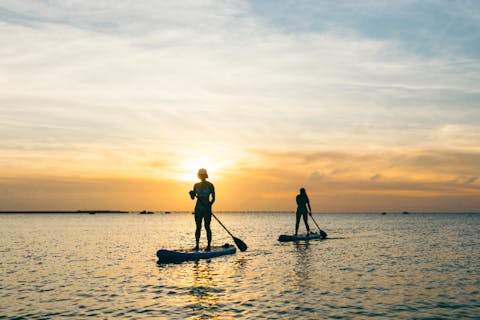 【沖縄・宮古島・サンセットSUP】＜1組限定貸切プラン＞サンセットSUP体験ツアー！夕陽を眺めながら贅沢な時間を！！