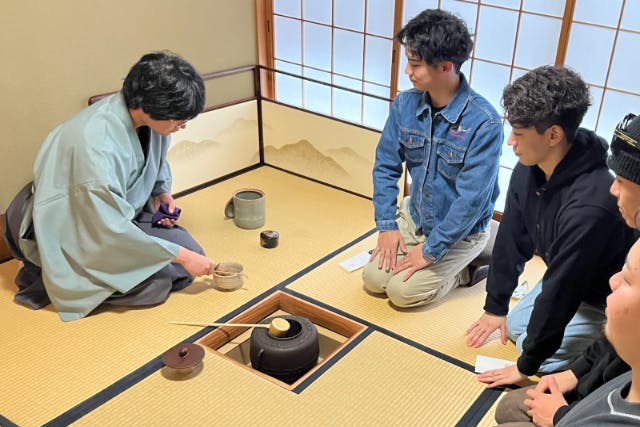 【京都・左京・茶道教室】＜銀閣寺すぐ＞侘び寂びのお茶席体験。初心者でもできるだけ本格的に！京都老舗の美味しい抹茶と干菓子でお楽しみください。