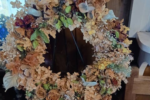 【秋田・にかほ・手作りリース】秋田のターシャの庭からの贈り物で作るドライフラワーのリース作りとプチランチを楽しむ