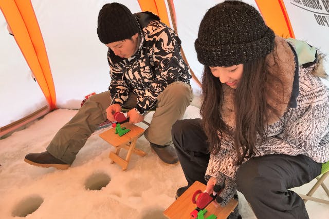 ＜北海道・南富良野＞氷上ワカサギ釣り・半日コース【現地集合プラン：道の駅 南ふらの】 釣れたワカサギは天ぷらにして試食！ 日本人ガイドがサポート！ 日本語対応のみ！