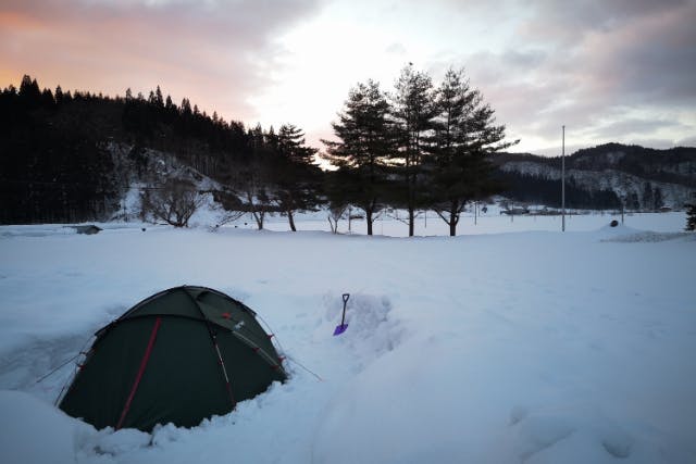 【秋田・白神山地・手ぶらキャンプ】雪中キャンプ！ランチつき♪サポートもついて安心 温泉でぬくぬくできるオプションも♪