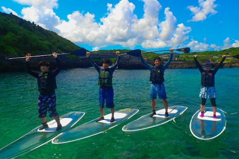 【沖縄・宮古島・SUP】＜宮古島最安値！少人数制・早い者勝ち！！＞大人気のクリアSUP体験～海の上から海中探検～写真データ無料～防水スピーカー無料貸出～ファミリー・カップル・女性グループにおすすめ〜