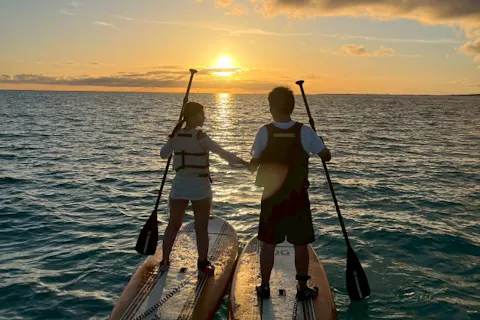 【沖縄・宮古島・SUP】＜お得なキャンペーン大特価＞サンセットSUPツアー～一面オレンジの水面の中で幻想的な体験を～防水スピーカー無料貸出　女性・カップル・ファミリーにおススメ
