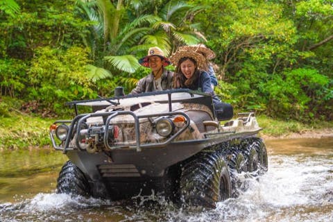 【沖縄】『水陸両用車でいく絶景ジャングル探検ツアー（120分）』/広大な私有地で運転もできちゃう！1組ずつしっかり対応！雨でも楽しめる♪＜やんばる＞