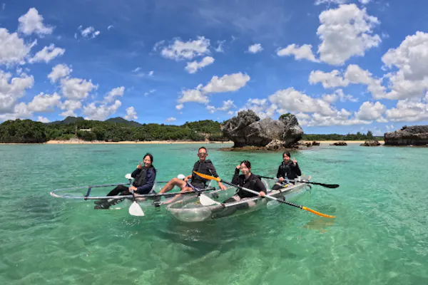 沖縄・恩納村】沖縄の海でドローン付き!!『クリアカヤック』体験＋写真