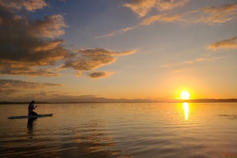 【青森・小川原湖・カヤックorSUP】夕暮れの特別な時間、日常を忘れるひと時を。一組限定のプライベートツアー