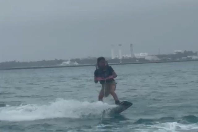 【沖縄・宮古島・ウェイクボード】トーイングボートなので初めての方でも簡単に立っていただきます！