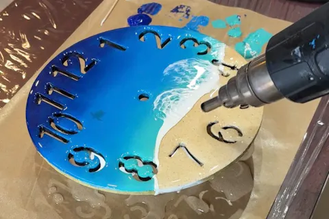 【宮古島・当日予約OK】空港5分！宮古ブルーを閉じ込めた世界にひとつだけの時計(直径22cm)作り！プロが支える「波」の感動体験！雨の日OK