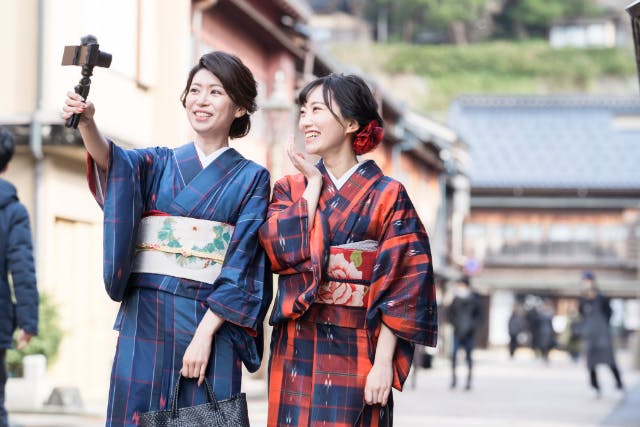 【石川県金沢市】人気観光地のひがし茶屋街・主計町茶屋街で30分写真撮影体験※プロカメラマンが思い出を写真に残します。1人～ファミリーまで利用可