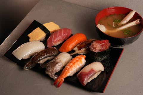 【新宿・寿司教室】英語で学ぶ寿司作り体験！誰でも簡単に楽しめます♪