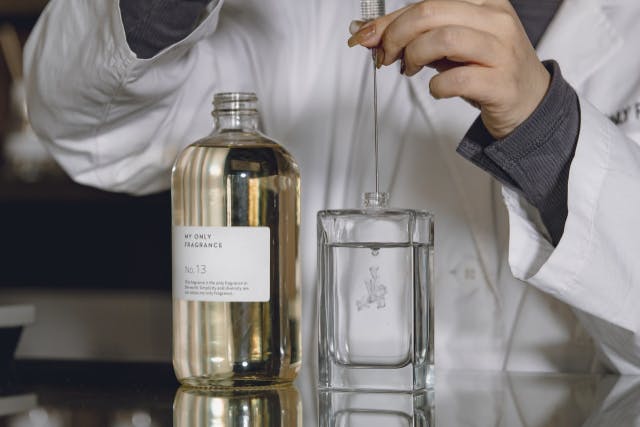 【大阪・梅田】お気に入りの香りで日々に彩を♪オーダーメイドフレグランス作り