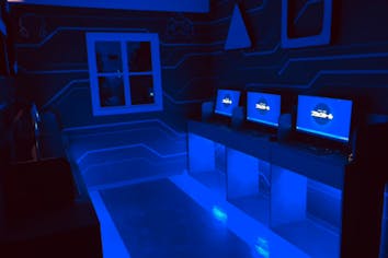 脱出ブラックホール ゲーム バンダイ カセットタイプ 新品未開封 東京・池袋・脱出ゲーム】＜Level：＞ブラックホール～サイバーカフェ