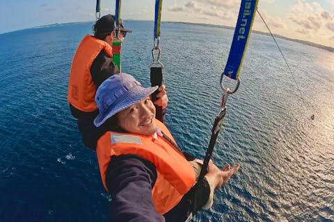 【宜野湾発】200mプラン！360度ぜんぶ絶景 パラセーリング 空と海を繋ぐ、究極のフライト体験！ ★沖縄最長のロープ200m★