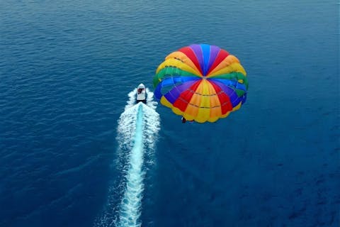 【宜野湾発】200mプラン！360度ぜんぶ絶景 パラセーリング 空と海を繋ぐ、究極のフライト体験！ ★沖縄最長のロープ200m★