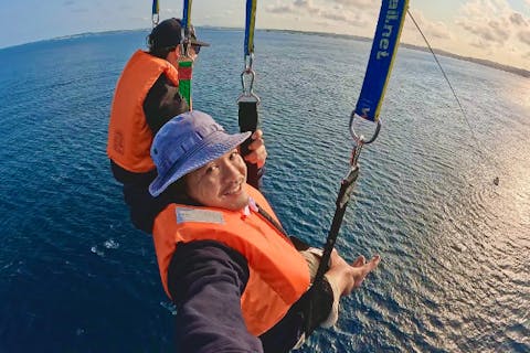 【宜野湾発】100mプラン！360度ぜんぶ絶景 パラセーリング 空と海を繋ぐ、究極のフライト体験！