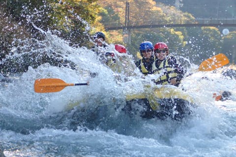 【東京・奥多摩・ラフティング】東京とは思えない大自然！魅惑のフィールドで思い切り遊ぼう！多摩川ラフティングツアー　写真プレゼント付き