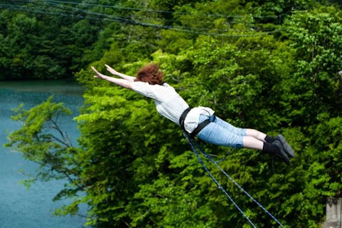 【北海道】20m下の川に向かって一気にジャンプ！ブリッジスウィング