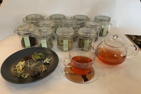 【出雲大社・オリジナルブレンドハーブティづくり】 出雲國風土記・神話から出雲の薬草の歴史を簡単に解説させていただき、その日の気分に合わせてお茶をブレンド出来ます！