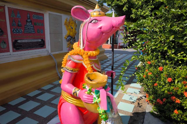 【タイ】＜1名様より催行/週4日運行＞午前発・半日ピンクガネーシャ（ワット・サマーン・ラッタナーラーム）直行往復バス ＜日本語ガイドなし/午後発・半日プラン(週3日運行)もあり＞ CHTRF