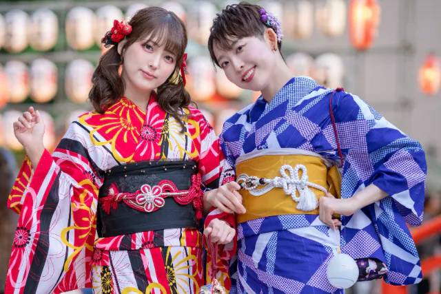 【東京・新宿・浴衣レンタル】華やかな浴衣姿にしたい方へ！・髪飾り・飾り小物つけ放題プラン　早期予約特典で翌日返却も無料！