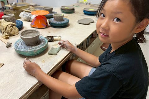 手回しロクロで陶芸体験♪