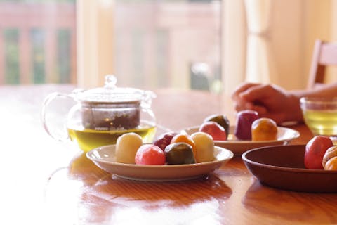 【熊本・阿蘇】清正公もびっくり！伝統お菓子で“うまか”体験 三色のいきなり団子づくり