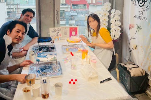 【話題のたらしこみアート】浅草であなただけのオリジナルアートを作ってみませんか？雷門から徒歩2分！初めての方でもスタッフが丁寧にお手伝いします！