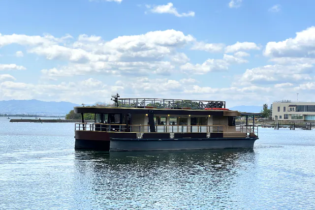 【滋賀・びわ湖・LAGOクルーズ】湖上でゆったり移動！ おごと温泉港発→草津烏丸半島港（琵琶湖博物館）行き