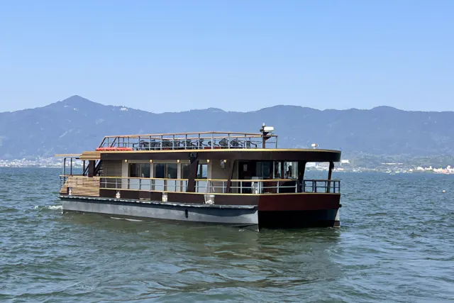 【滋賀・びわ湖・LAGOクルーズ】湖上でゆったり移動！ 草津烏丸半島港（琵琶湖博物館）発→におの浜観光桟橋行き