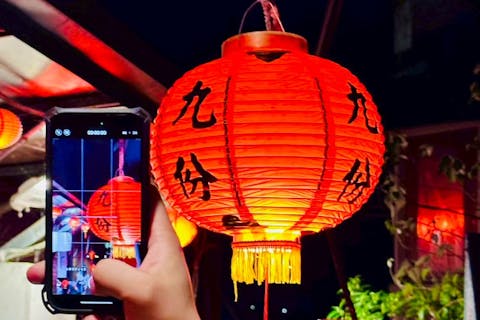 【ホテル送迎付き】貸切車で行く九份＆十分｜夜景とランタン体験を楽しむ夜の人気コース