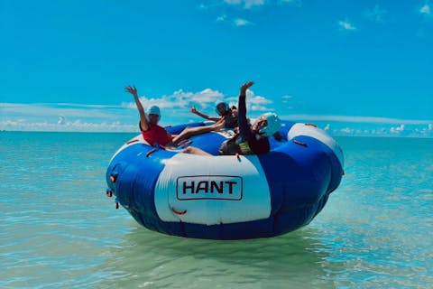 【沖縄・石垣市】欲張り3点セット2時間遊び放題！ハリケーンボートでぐるぐる廻って！ウェイクボードで滑って！バナナボートでのんびりツーリング～(^^♪