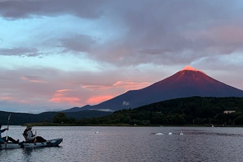【冬だから見れる絶景！サンライズorサンセットカヤック体験プラン・サポート付き】早朝・夕方の静寂した奥山中湖で富士山を見ながら体験してみませんか？ワンちゃんも一緒!OK