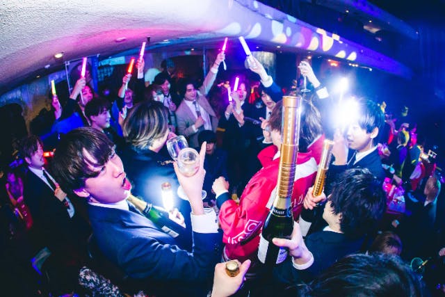 【東京・新宿歌舞伎町】アテンド付／初めてのホストクラブ体験！（軽食・ドリンク有）シャンパンコールオプションあり（約2時間半〜）