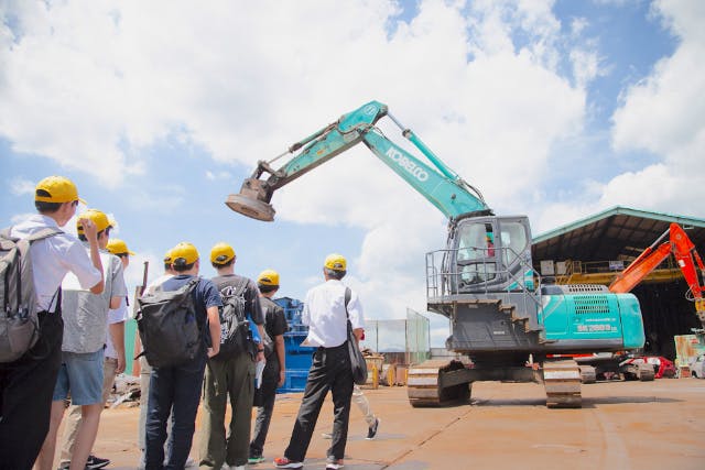 迫力満点のリサイクル工場見学＆採れたて野菜たっぷり地産地消カレーランチ