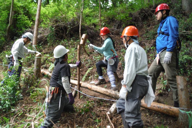 【東京・檜原村・自然体験】『森を守る』：原木を伐採するための道を作るところまで「焚火」を極める
