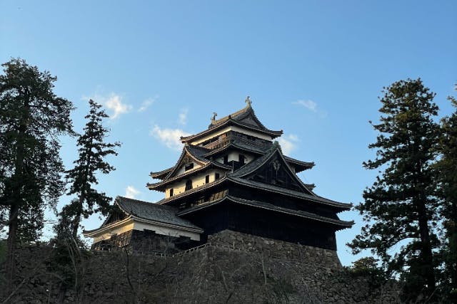 松江城ガイドツアー 天守閣登閣＋大名ゆかりの茶室でお点前体験付き お茶が大好きな松江のお殿様 松平不昧公が愛した街めぐり