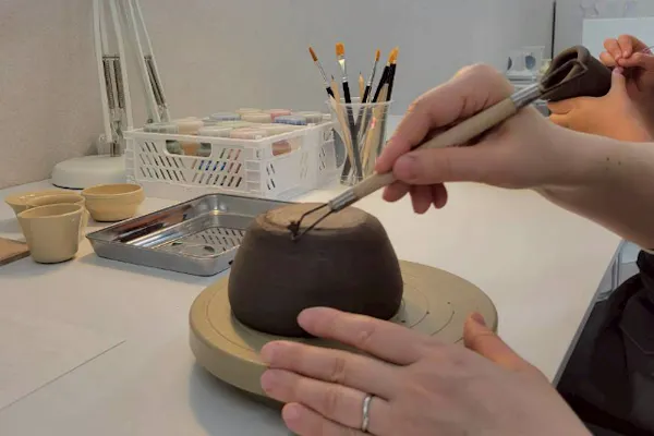 大阪・鶴橋】1組限定のパーソナル陶芸体験｜電動ろくろ｜模様彫り