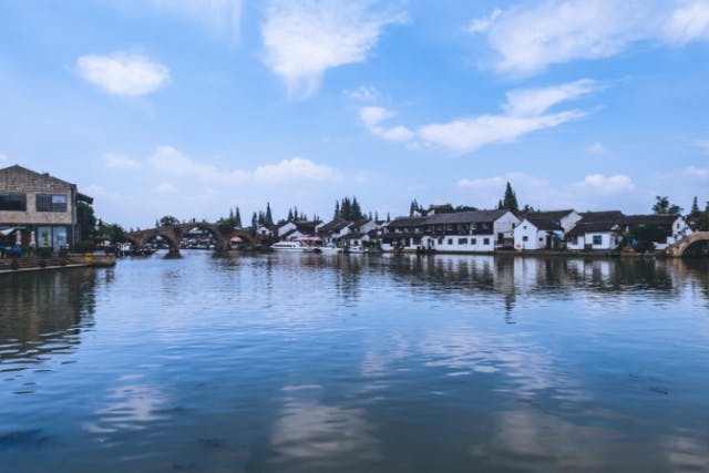【上海発・格安混載ツアー】のんびり上海近郊半日観光【水郷・朱家角】／送迎付き／日本語ガイド付き