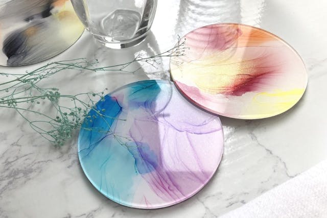 ワインと音楽とアート体験！失敗しないアート体験！誰でもアーティストになれる場所！ゴールド・シルバー透明で描くアルコールインクアート！