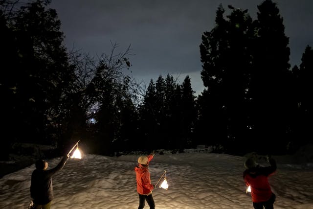 【新潟・中越・雪遊び・ハイキング】通常プラン（半日）｜ 手作りランタンで歩こう！ 〜雪の森ナイトウォーク〈おにぎり＆温泉つき〉〜