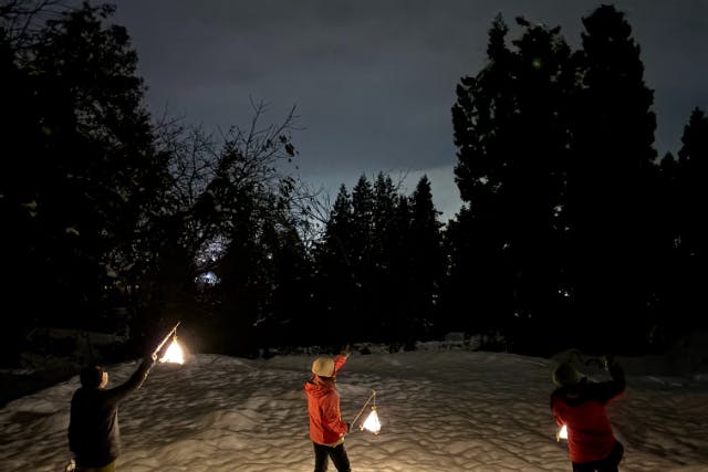 【新潟・中越・雪遊び・ハイキング】貸切プラン（半日）｜ 手作りランタンで歩こう！ 〜雪の森ナイトウォーク〈おにぎり＆温泉つき〉〜