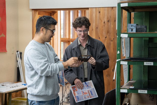 メガネの聖地で工場見学＆ピンバッジ作り体験